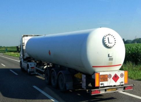 广东苯胺危险品道路运输许可证公司转让服务解析